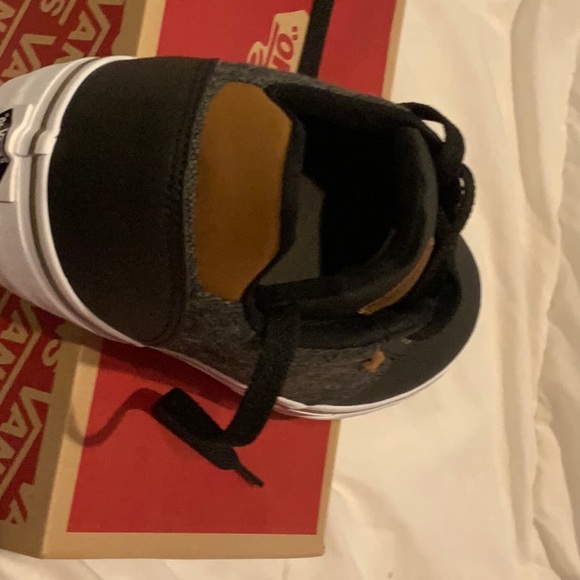 Van’s Men’s size 11 Deluxe Comfort Shoes - Picture 3 of 4